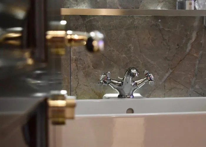 Sej Sandzak Otel Bischofsheim